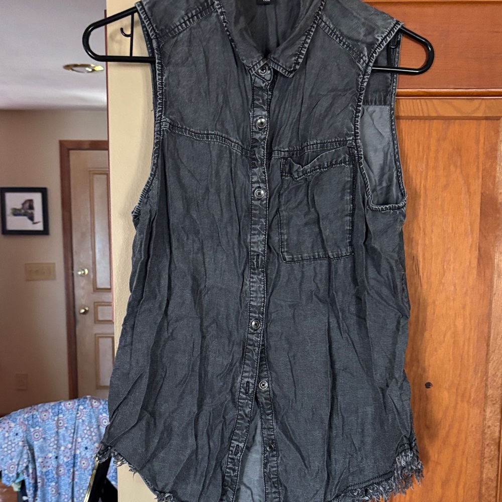 Rock & Republic Dark Gray Button-Up Top